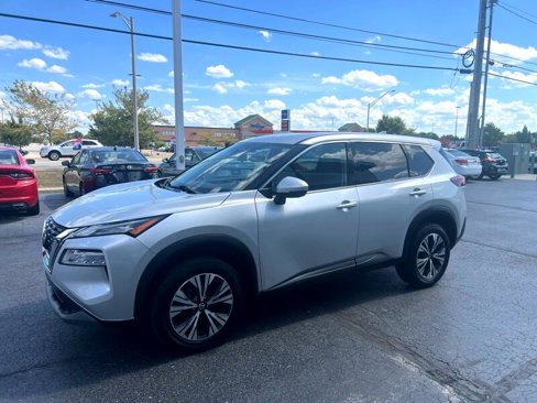 Used 2021 Nissan Rogue SV image 2
