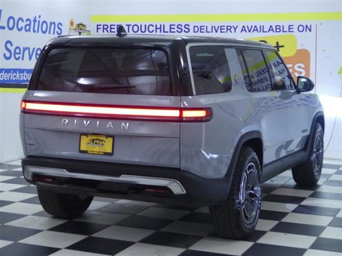 Used 2025 Rivian R1S Adventure image 7