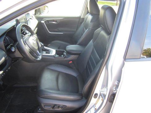 Used 2019 Toyota RAV4 XLE Premium image 14