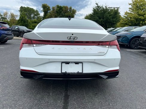 Used 2022 Hyundai Elantra Limited image 14
