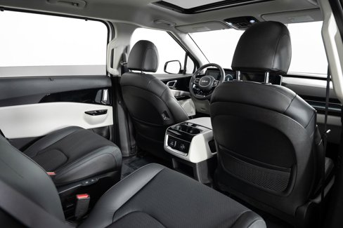 Used 2024 Kia Carnival SX Prestige image 24