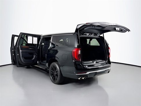 Used 2025 GMC Yukon XL Denali image 38