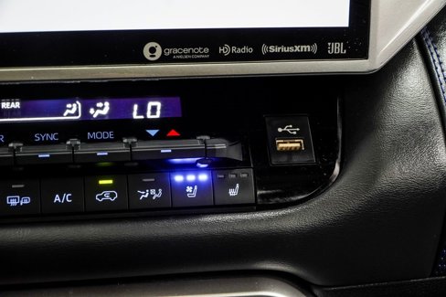 Used 2024 Toyota Sequoia Platinum image 31
