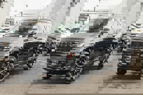New 2025 Jeep Grand Cherokee L Altitude image 1