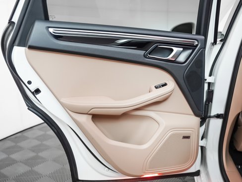 Certified 2023 Porsche Macan S image 25