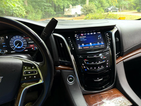 Used 2019 Cadillac Escalade ESV Premium Luxury w/ LPO, Radiant Package image 16