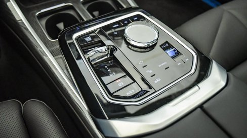 New 2026 BMW 740i w/ Premium Package image 27
