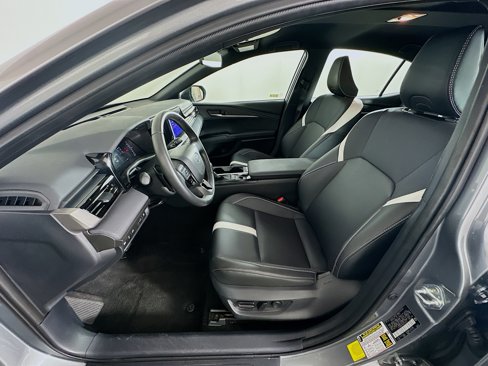 Used 2025 Toyota Camry SE image 13