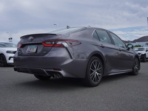 Used 2023 Toyota Camry SE image 4