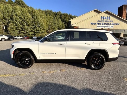 Used 2024 Jeep Grand Cherokee L Laredo image 8