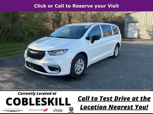 New 2026 Chrysler Pacifica Select image 10