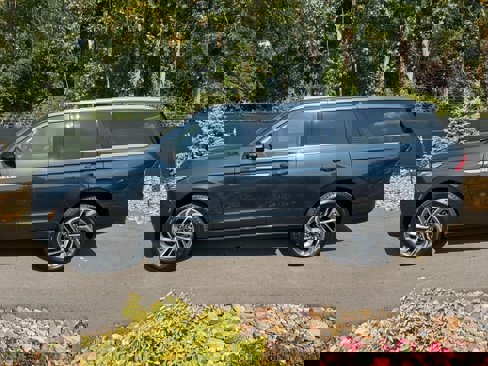 New 2025 Lincoln Navigator Reserve image 2