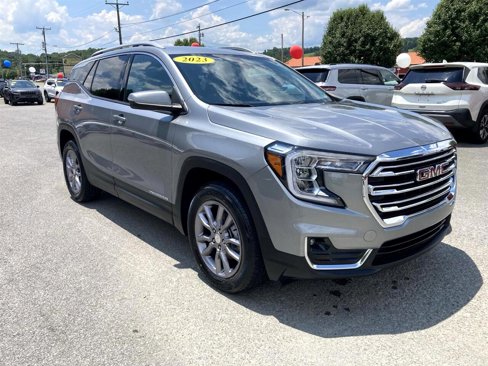 Used 2023 GMC Terrain SLT image 3