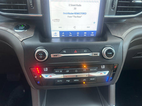 Used 2020 Ford Explorer Platinum w/ Premium Technology Package image 17
