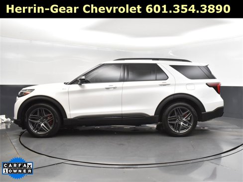 Used 2025 Ford Explorer ST-Line w/ Premium Package image 4