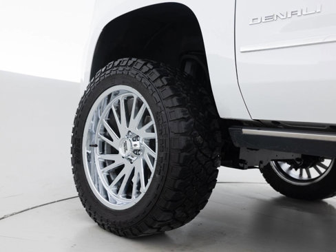 Used 2020 GMC Yukon XL Denali w/ Denali Premium Package image 17