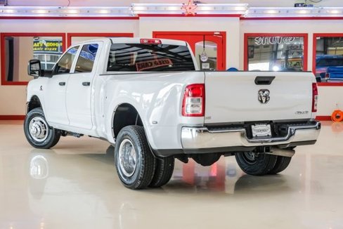 Used 2024 RAM 3500 Tradesman w/ Chrome Appearance Group image 4