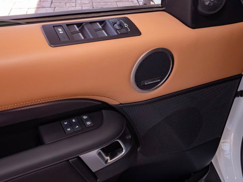 New 2025 Land Rover Discovery Metropolitan Edition image 35