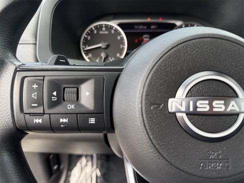 Used 2024 Nissan Pathfinder S image 25