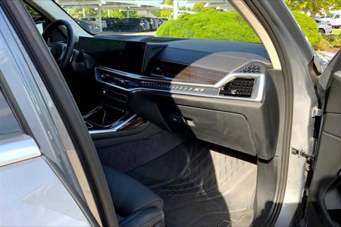 Used 2024 BMW X7 xDrive40i w/ Premium Package image 17
