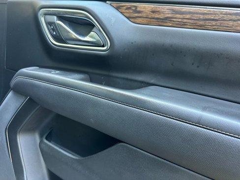 Used 2023 Chevrolet Suburban Premier image 21