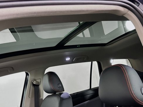 New 2025 Volkswagen Atlas Peak Edition SE image 19