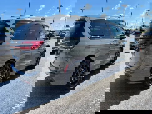 New 2025 Chrysler Pacifica Limited image 6