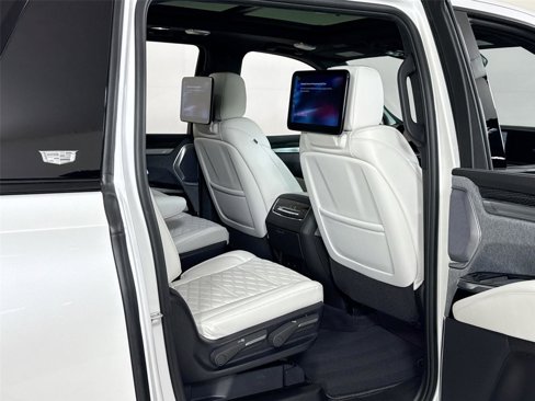 Used 2025 Cadillac Escalade ESV V image 29