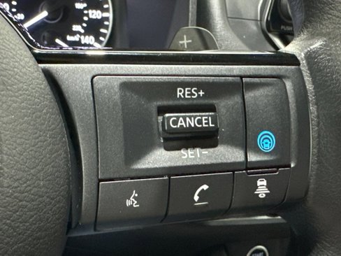 Used 2023 Nissan Rogue SV image 6