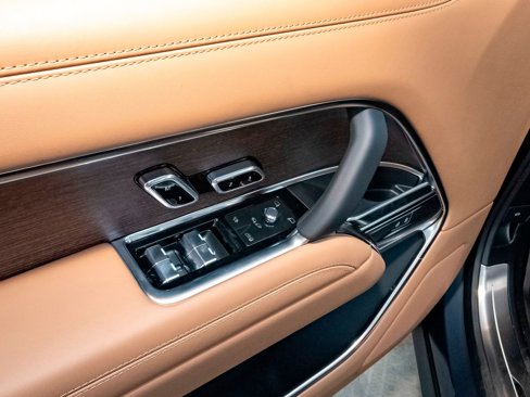 New 2025 Land Rover Range Rover SE image 34