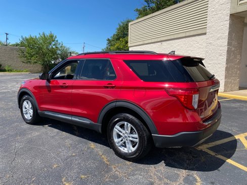 Used 2021 Ford Explorer XLT w/ Equipment Group 202A image 3