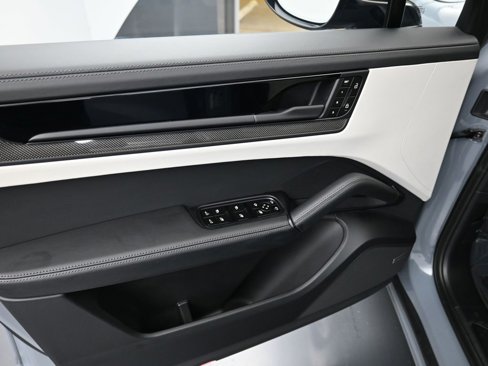 Certified 2025 Porsche Cayenne GTS image 22