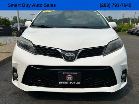 Used 2019 Toyota Sienna SE image 3