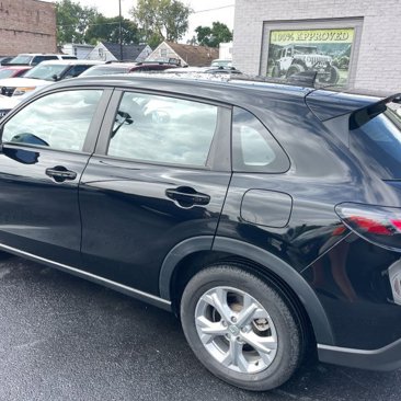 Used 2023 Honda HR-V LX image 9