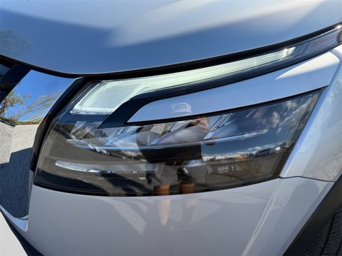 Used 2025 Nissan Pathfinder SV image 23