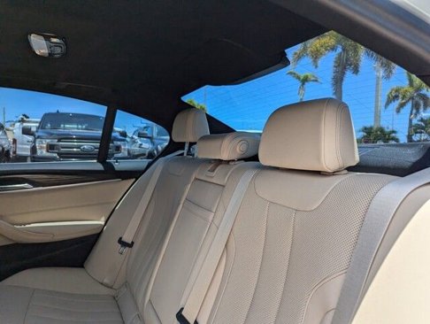Used 2023 BMW 530e w/ Convenience Package image 15