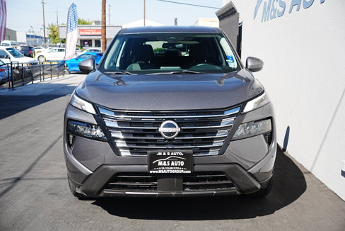 Used 2024 Nissan Rogue SV image 2