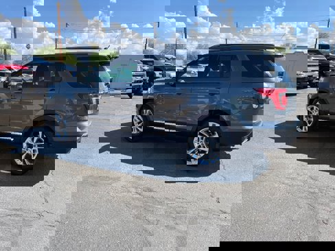 Used 2018 Ford Explorer XLT w/ Equipment Group 202A image 8