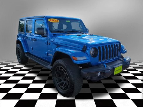 Used 2022 Jeep Wrangler Unlimited Sahara w/ Cold Weather Group image 10