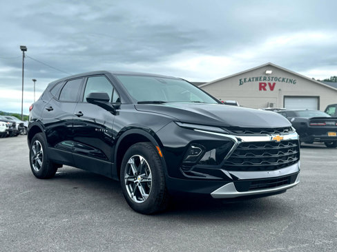 Used 2025 Chevrolet Blazer LT image 3