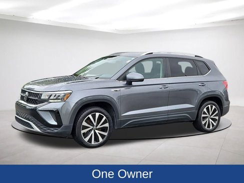 Used 2024 Volkswagen Taos SE image 3