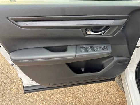 Used 2025 Honda CR-V LX image 6
