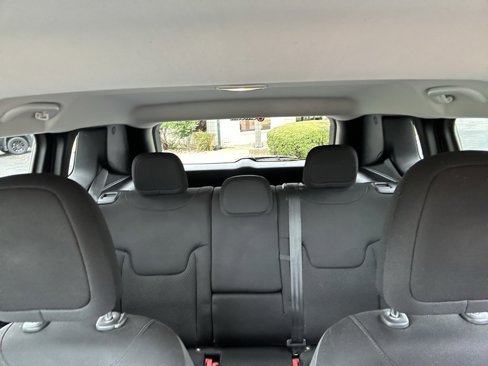 Used 2018 Jeep Renegade Altitude w/ Popular Equipment Group image 27