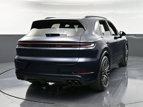 New 2025 Porsche Cayenne Turbo image 8