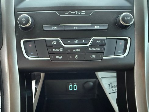 Used 2019 Ford Fusion SE image 28