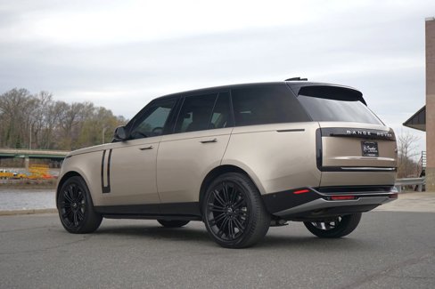Used 2023 Land Rover Range Rover SE image 3