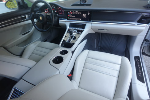 Used 2022 Porsche Panamera GTS w/ Premium Package image 7