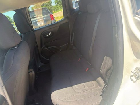 Used 2020 Jeep Renegade Latitude image 6