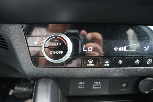 Used 2024 Mitsubishi Outlander 4WD Plug-In Hybrid image 38
