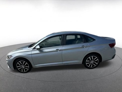 Used 2025 Volkswagen Jetta SE image 9